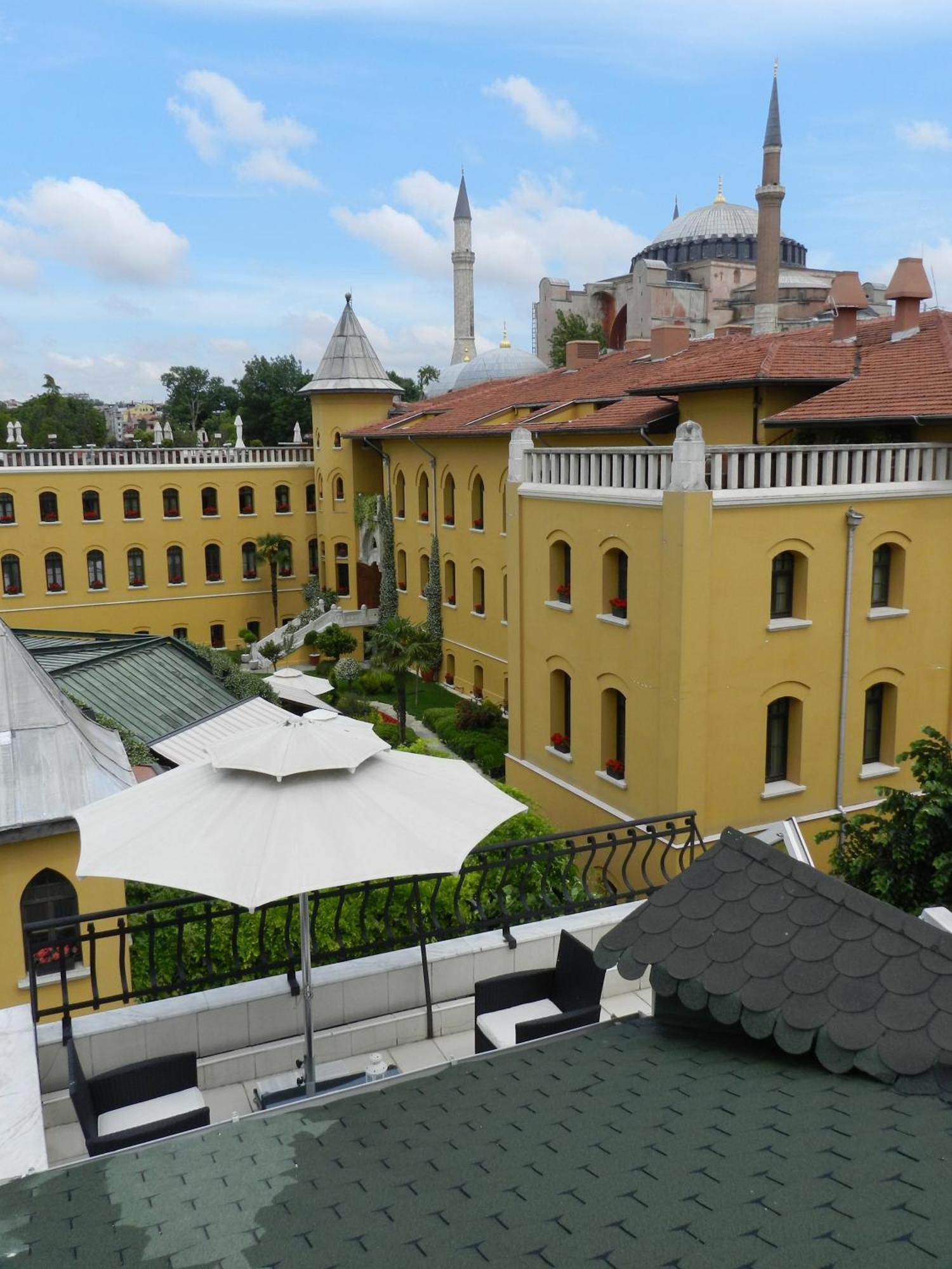 Berk Guest House - Grandma'S House Istanbul Eksteriør billede