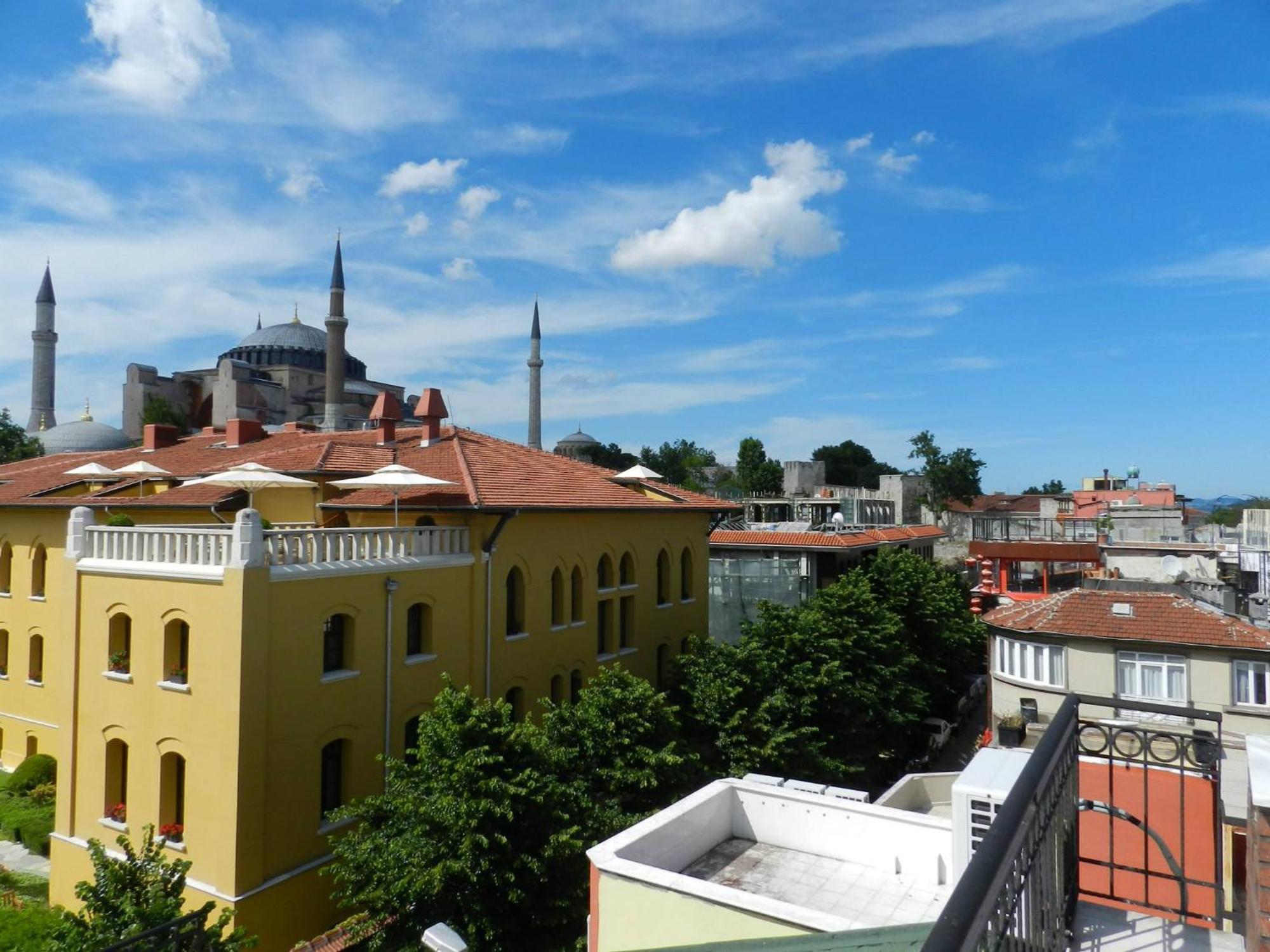 Berk Guest House - Grandma'S House Istanbul Eksteriør billede